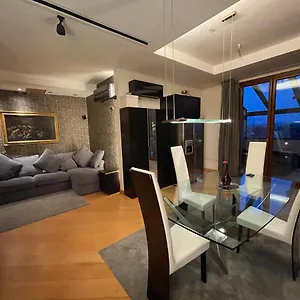 Attico Con Vista Spettacolare E Jacuzzi Bologna